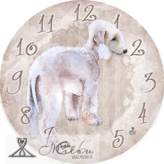 kello bedlingtoninterrieri seisoo